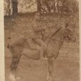 Un soldat britannique. Artilleur (cheval puissant pour tirer les (…)