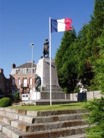 le monument aux mort de la ville d'Eu